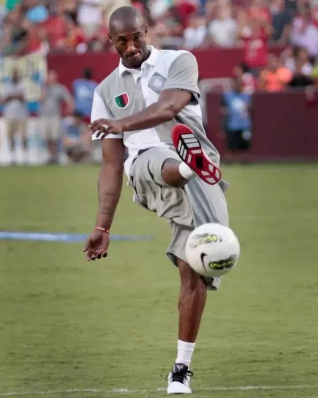 西媒：黄潜战巴萨8人确定缺阵2人存疑，排兵布阵面临困难（西媒：黄潜战巴萨8人铁定缺席、2人出战成疑，排兵布阵捉襟见肘）