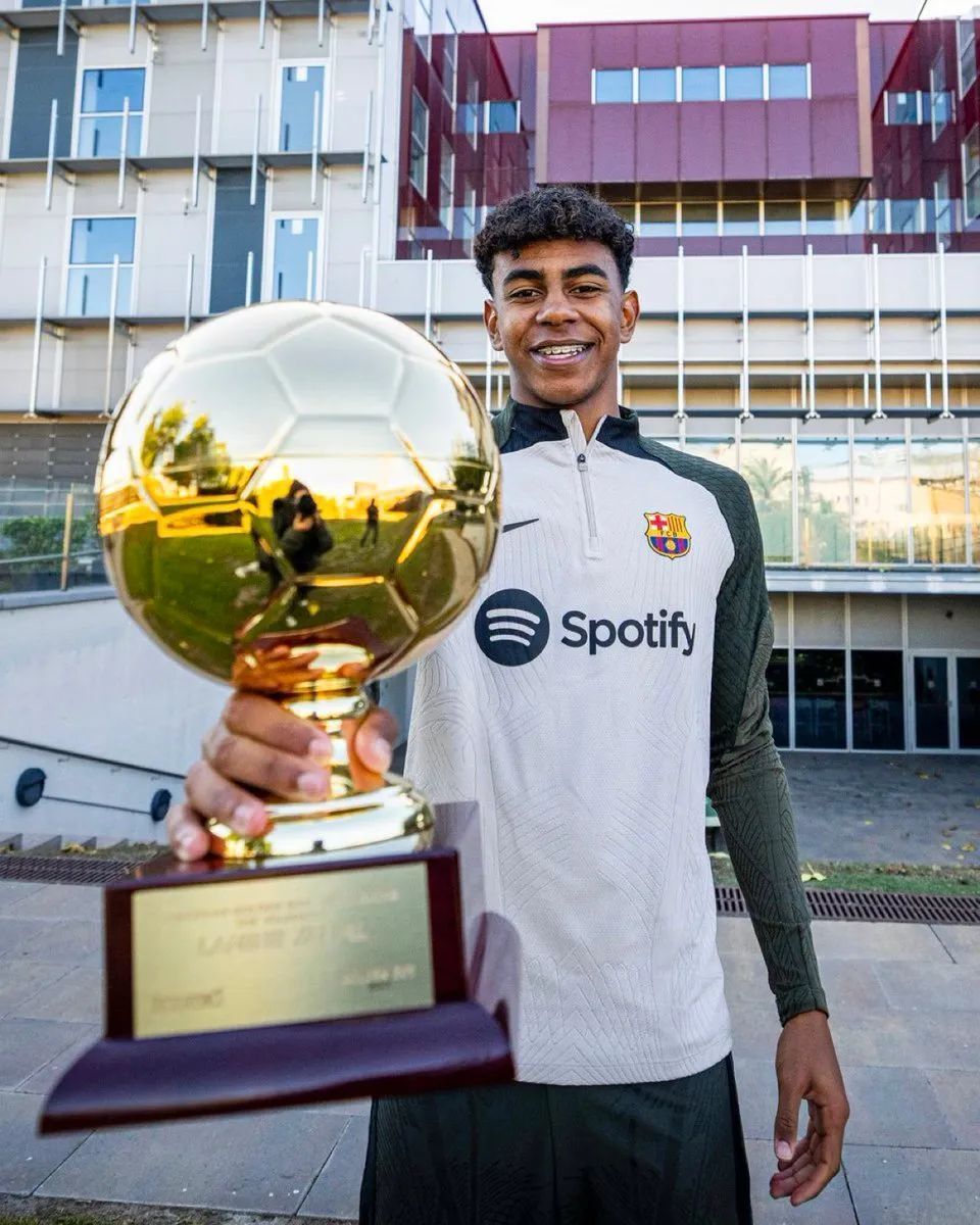 狼队一胜难求，曼联客场不佳！海外情报：狼队0-1曼联（狼队难觅胜绩，曼联客场低迷：海外情报称狼队0-1不敌曼联）