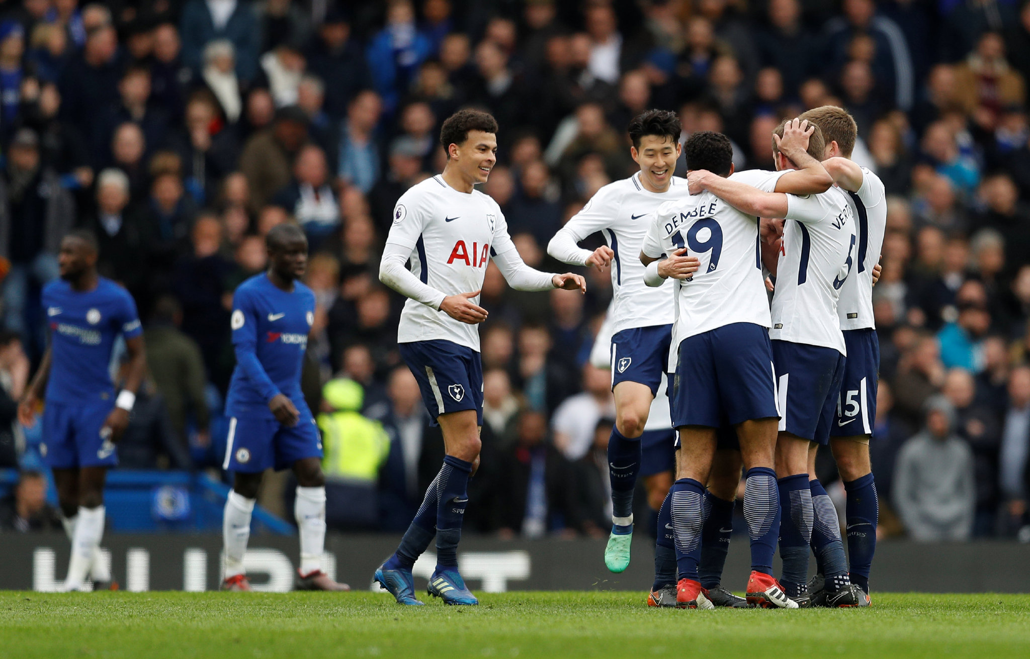 阿利松妻子晒术后照，阿利松此前因个人事务返回巴西