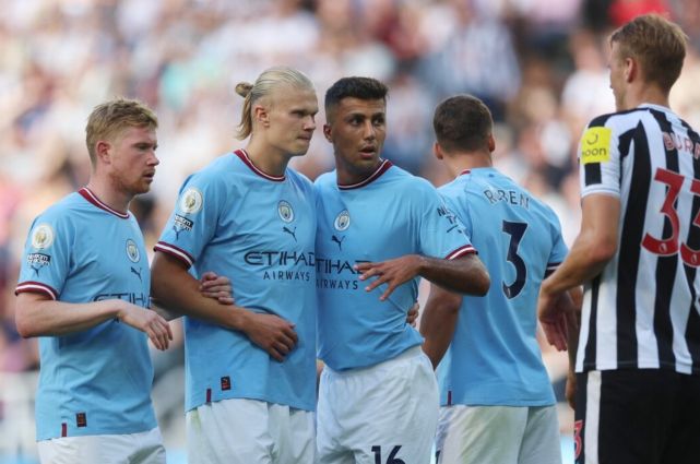 又犯规了！第二节刚上来杨瀚森补防科沃德又被裁判吹打手&已经3犯