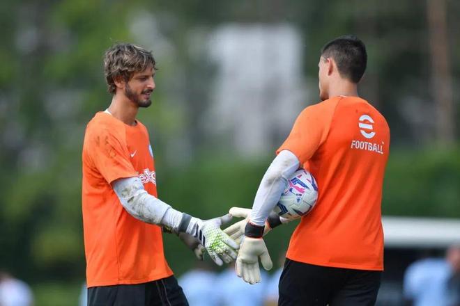 尤尔曼德：哈兰德是最好的前锋之一，但足球始终是团队运动（尤尔曼德：哈兰德虽为顶尖射手，足球终究是团队的比赛）