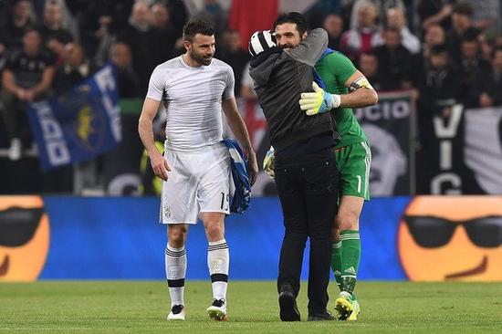 维卡里奥：被球迷嘘一事就此翻篇，本场比赛我们该多拿净胜球