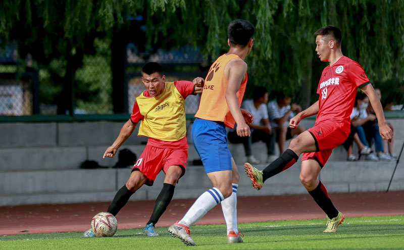 国足U22官方阵型图：继续442平行站位，蒯纪闻朱鹏宇双前锋（U22国足官宣阵型：继续442平行站位，蒯纪闻、朱鹏宇搭档双前锋）