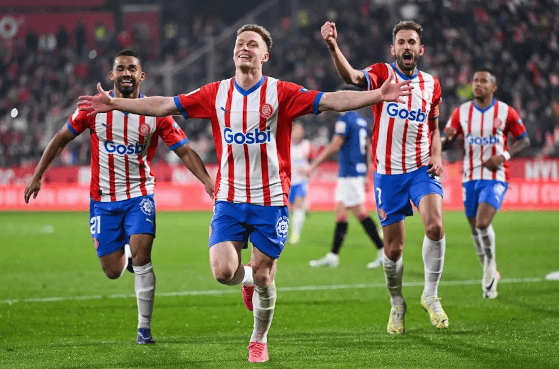 西媒：巴萨主席拉波尔塔将携亚马尔参加环球足球奖颁奖典礼（西媒：拉波尔塔将与亚马尔一道出席环球足球奖颁奖典礼）