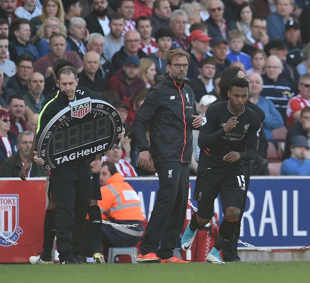 欧联2-1，54岁埃梅里率队2连胜，26岁荷兰悍将梅开二度（欧联2-1！54岁埃梅里率队豪取两连胜，26岁荷兰悍将独中两元）