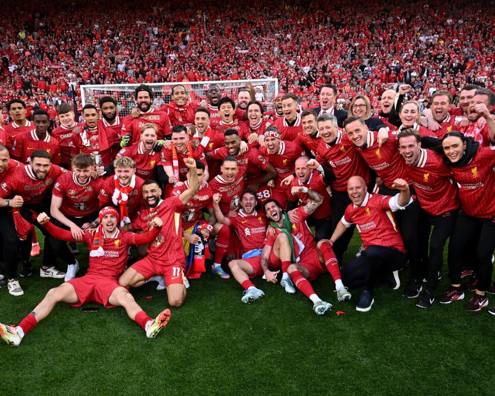 曼联对西汉姆的新布莱恩·姆贝莫罚球判决：裁判的智慧与争议