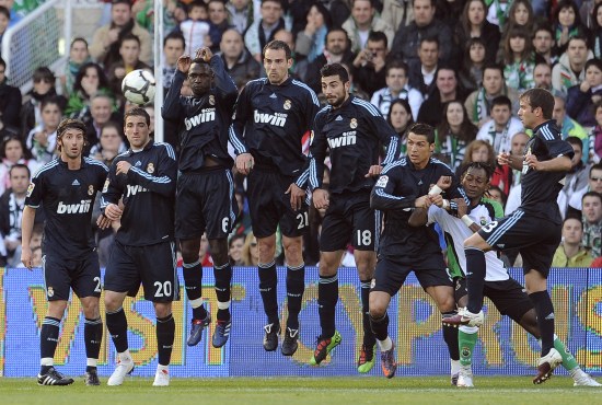 连续三场燃尽局！哈登31+5+8+2难救主，快船三节投降28分惨败魔术