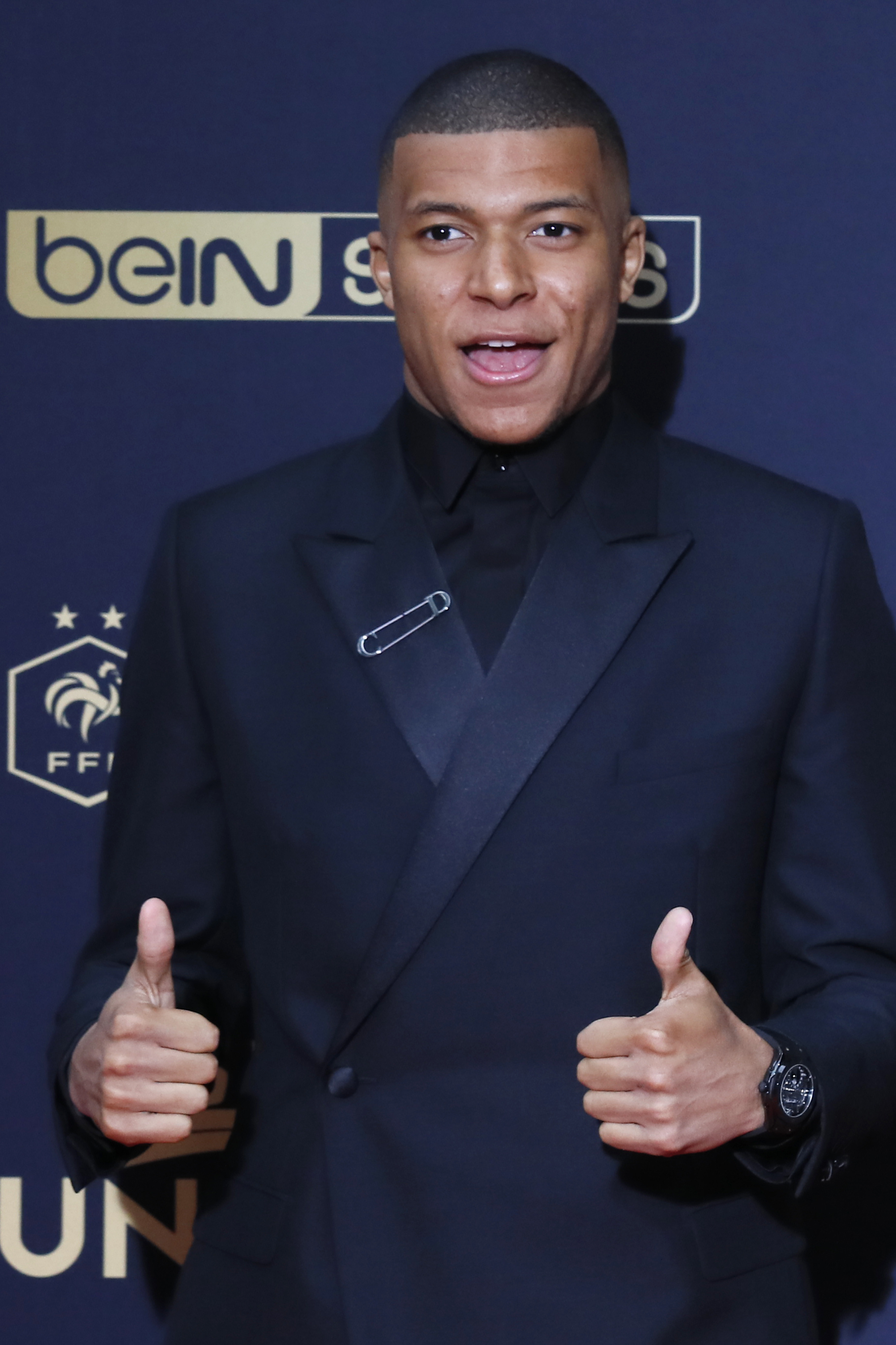 踢球者评德甲第11轮最佳阵容：卡尔、奥利塞、于帕、拜尔入选（《踢球者》评选德甲第11轮最佳阵容：卡尔、奥利塞、于帕、拜尔上榜）