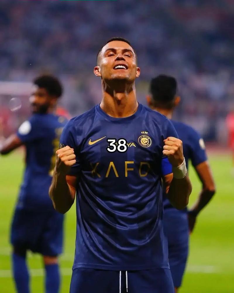 国脚关键进球助球队晋级淘汰赛