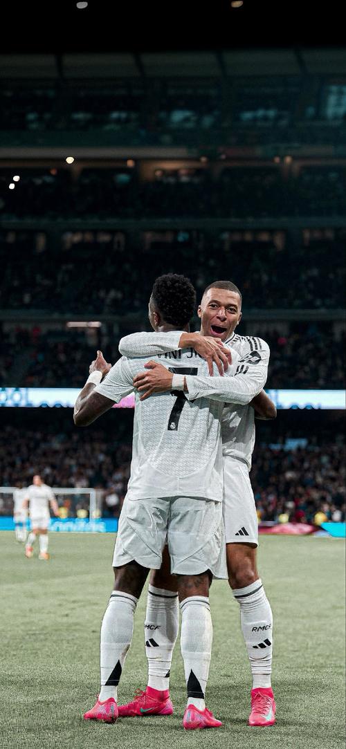 弗拉霍维奇晒龙珠悟空恢复照：手术很顺利，感谢大家